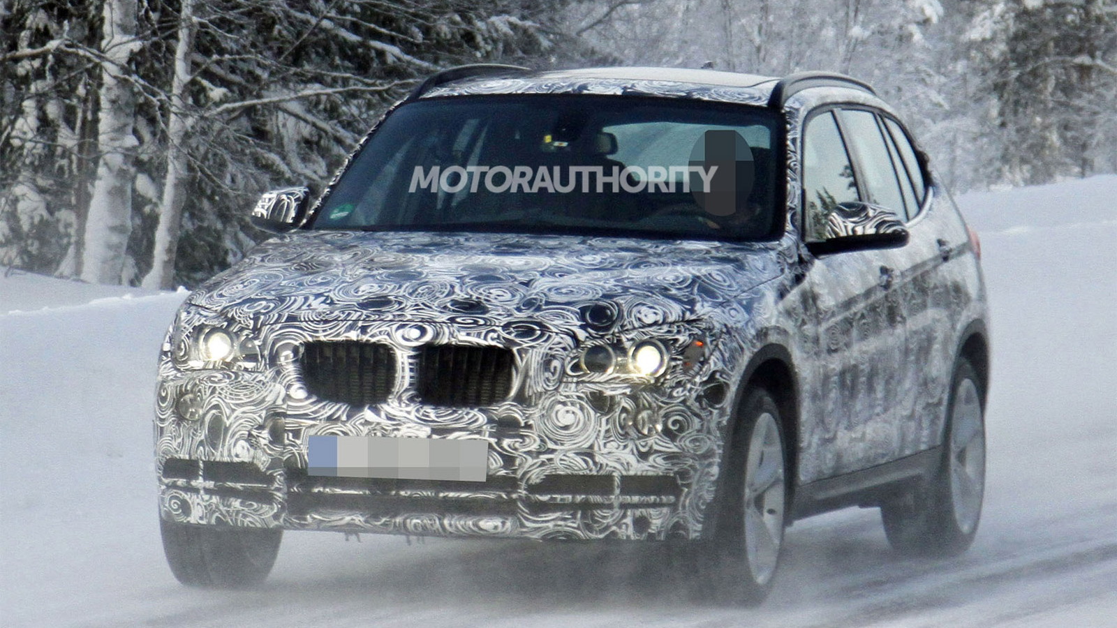 2013 BMW X1 facelift spy shots