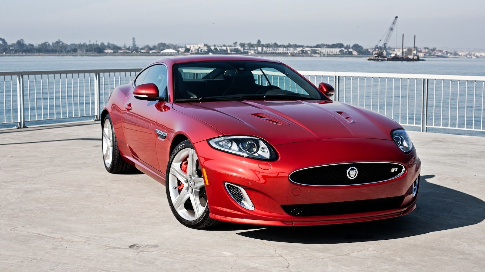 Машина Jaguar XK Coupe