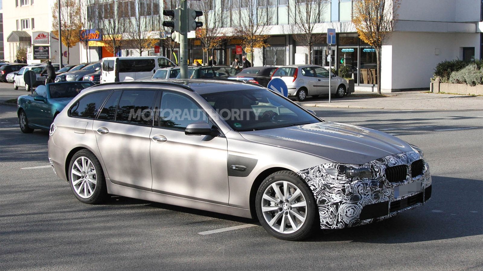 2014 BMW 5-Series Touring facelift spy shots