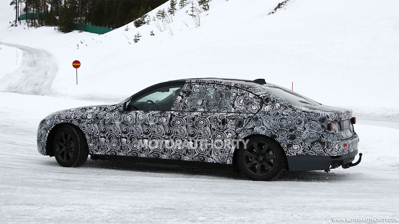 2016 BMW 7-Series spy shots - Image via S. Baldauf/SB-Medien