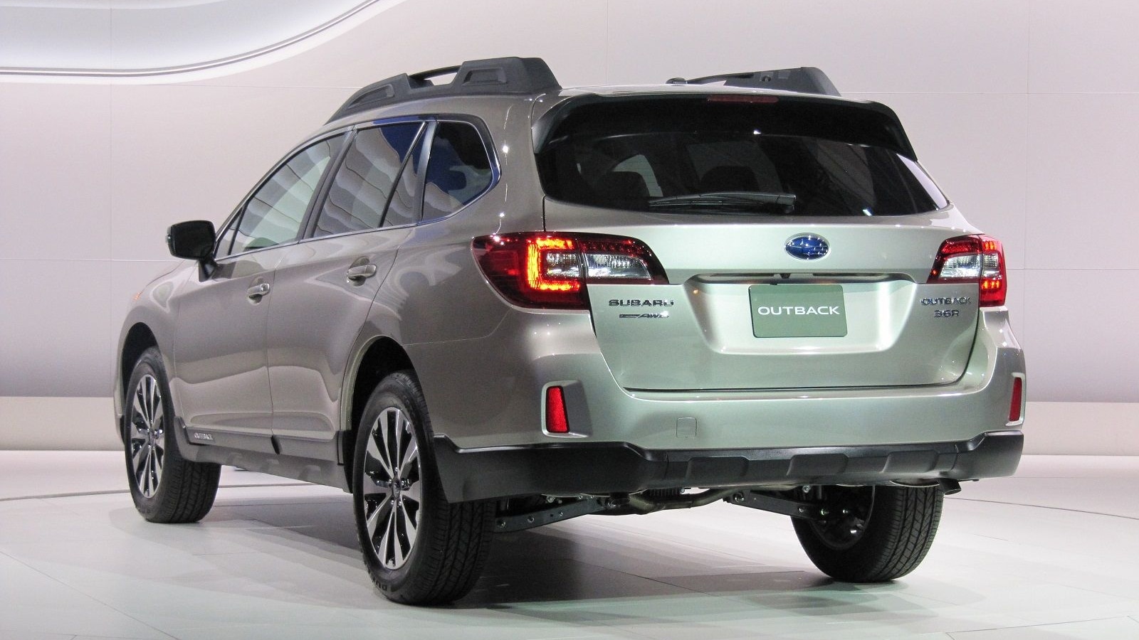 2015 Subaru Outback introduction at 2014 New York Auto Show