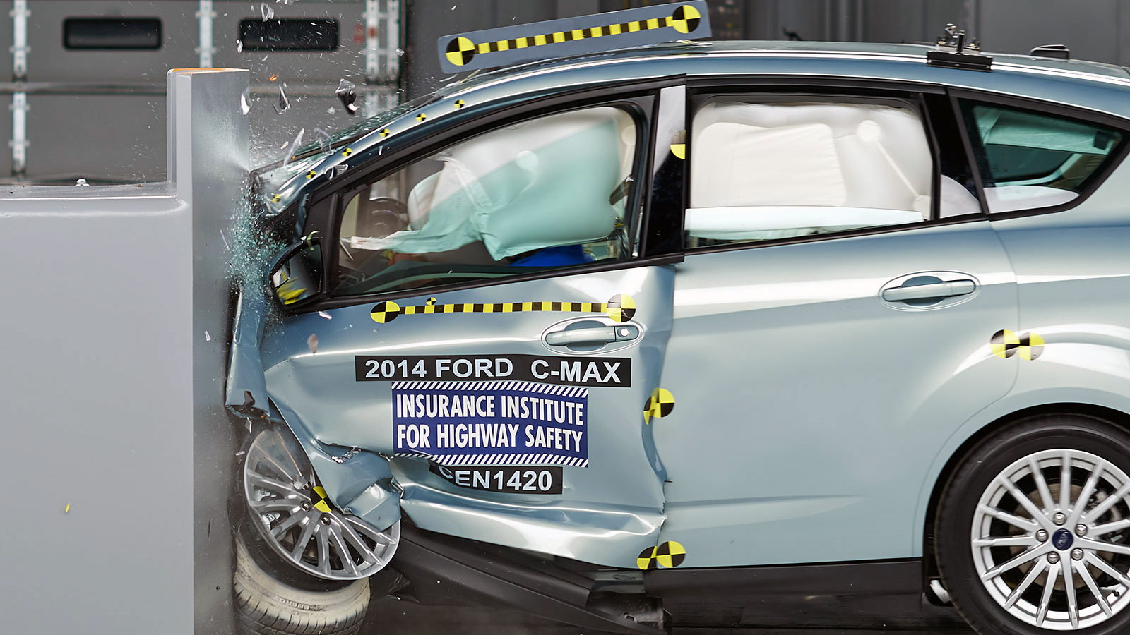 2014 Ford C-Max Hybrid - IIHS small front overlap crash test