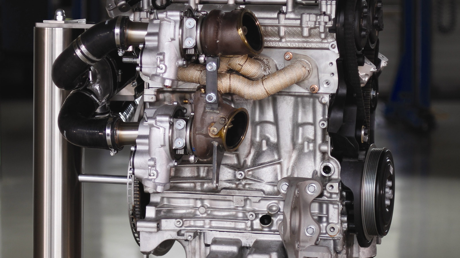 Volvo Drive-E engine with electrically-driven turbocharger
