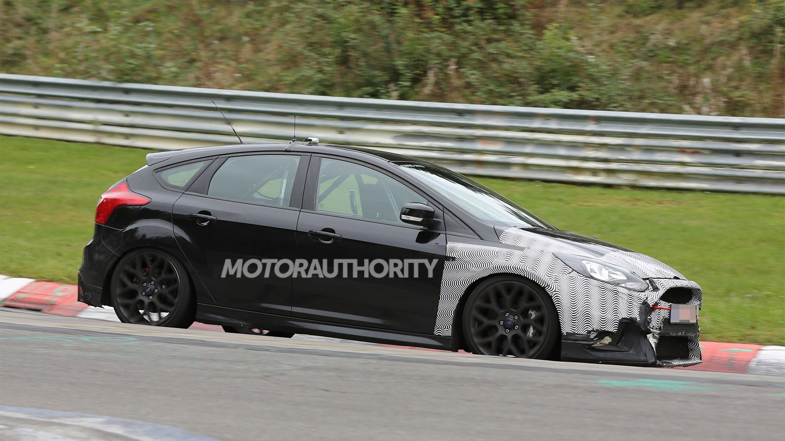 2016 Ford Focus RS spy shots