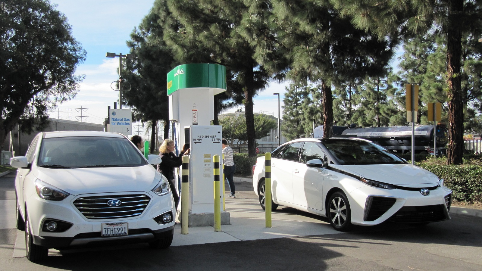 2015 Hyundai Tucson Fuel Cell, 2016 Toyota Mirai at hydrogen fueling station, Fountain Valley, CA