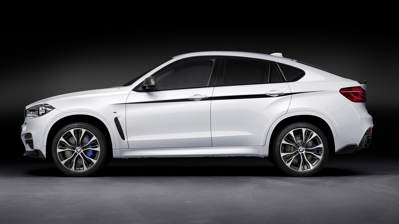 2015 BMW X6 with BMW M Performance upgrades