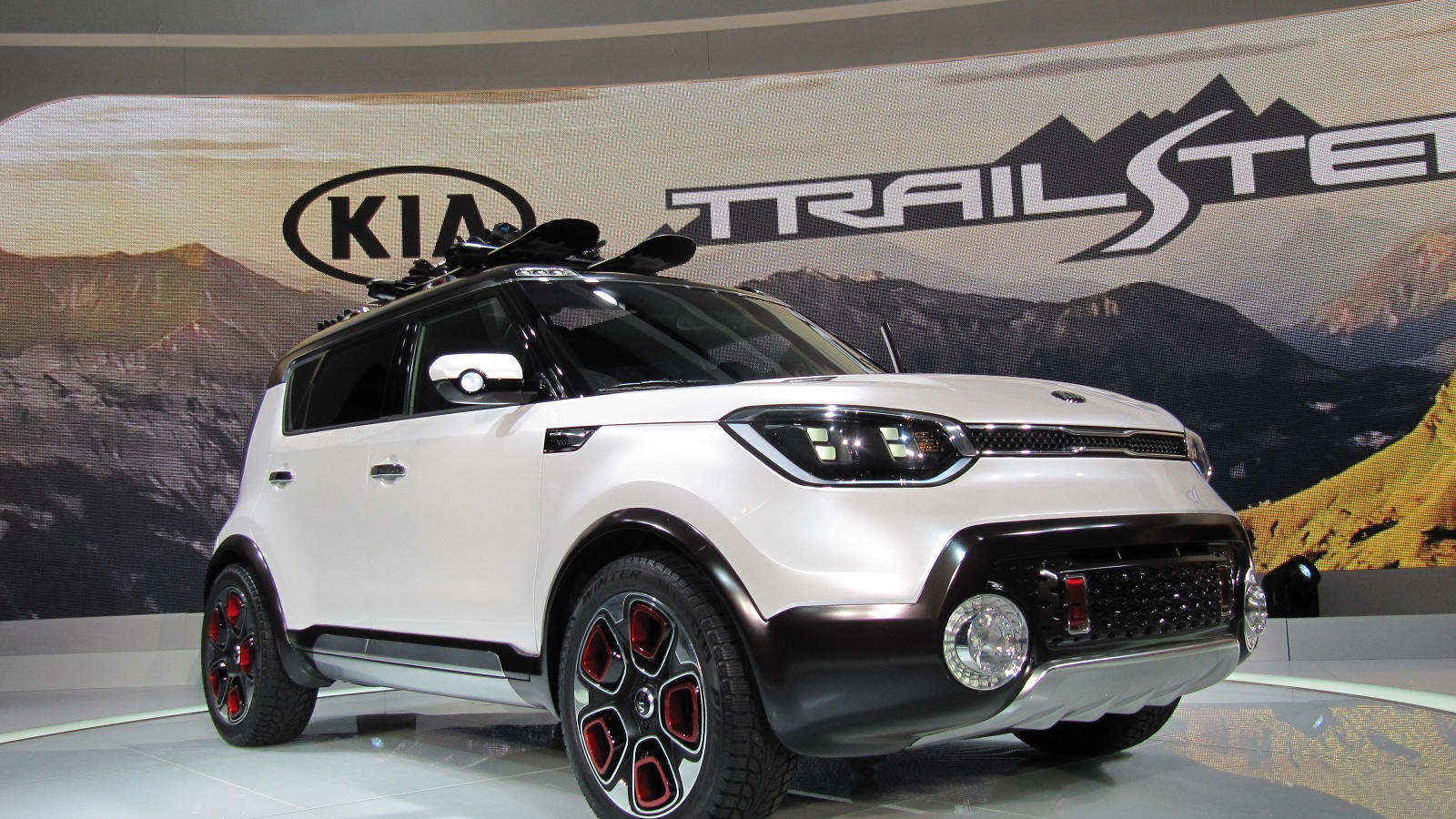 Kia Trail'ster e-AWD hybrid concept at 2015 Chicago Auto Show