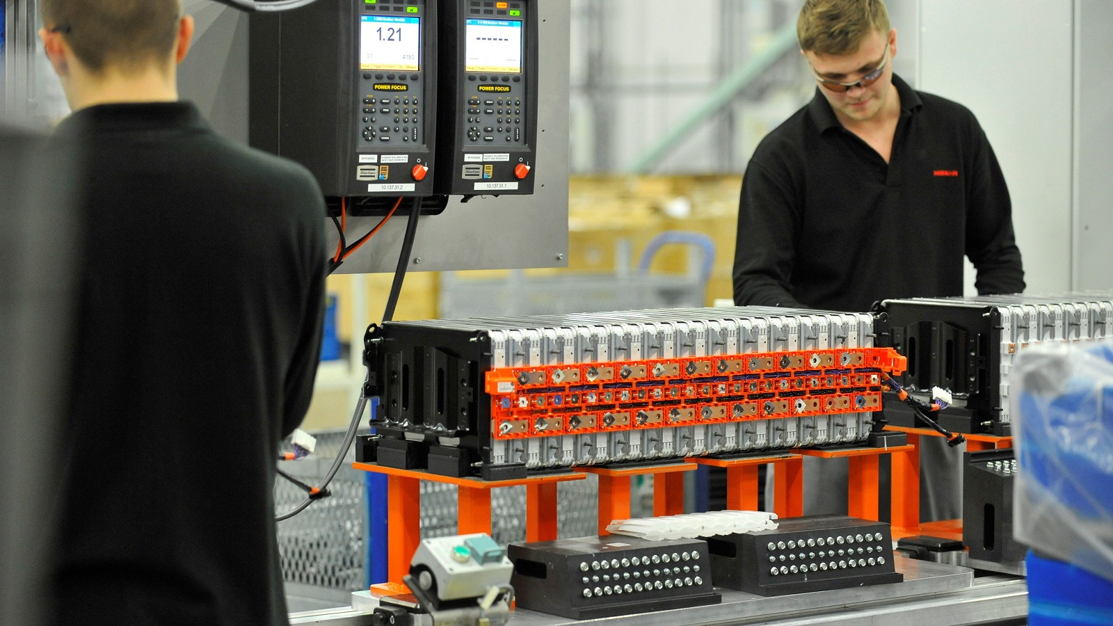 Lithium-ion cell and battery pack assembly for Nissan Leaf electric car in Sunderland, U.K., plant