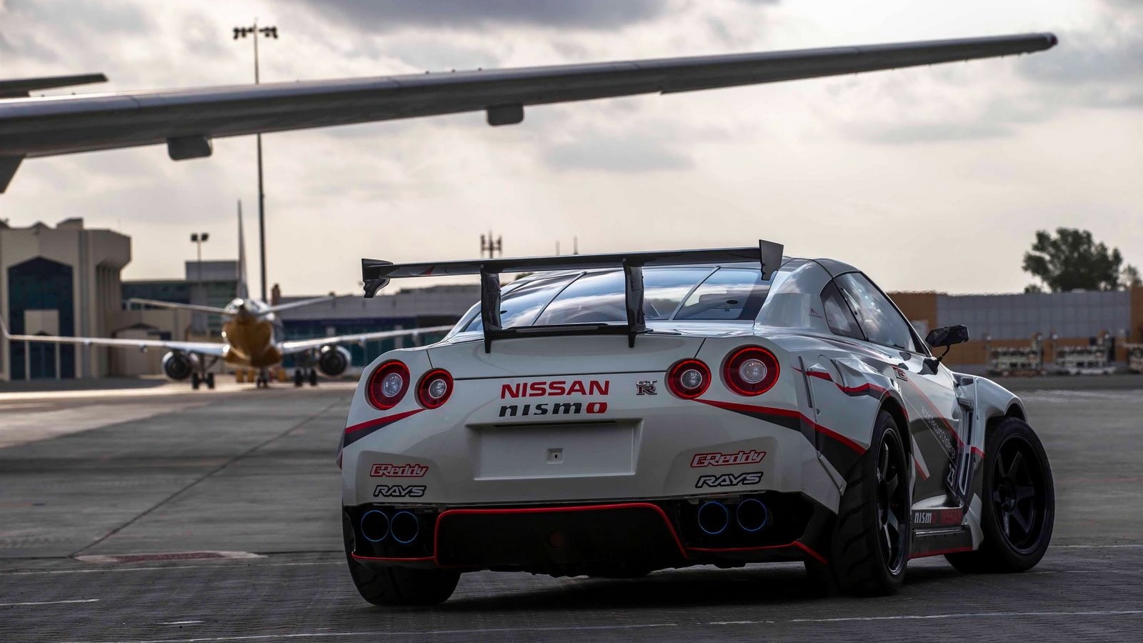 Modified Nissan GT-R Nismo breaks drifting record