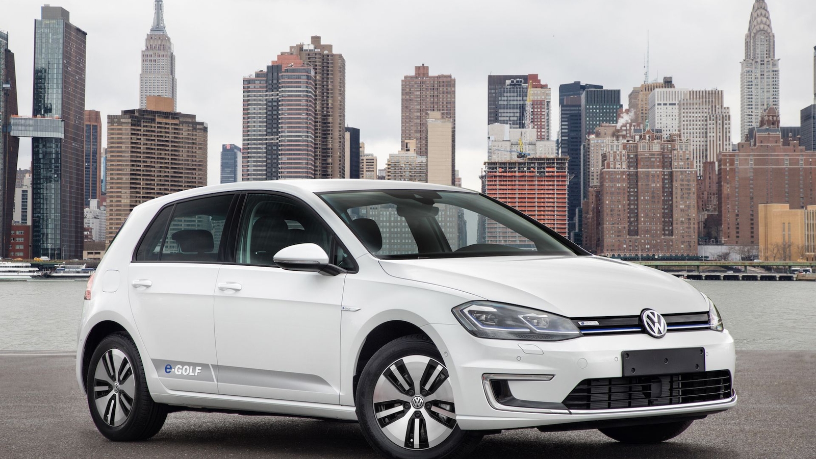 Фольксваген гольф 2018. Volkswagen e-Golf. Volkswagen Golf TSI 2018. Volkswagen Golf 2018 White. Volkswagen Golf Electric.