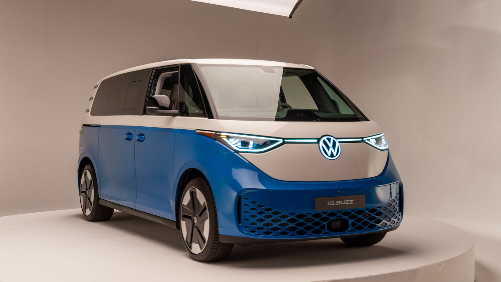 2025 VW ID.Buzz electric van gets 3 rows, AWD in US version