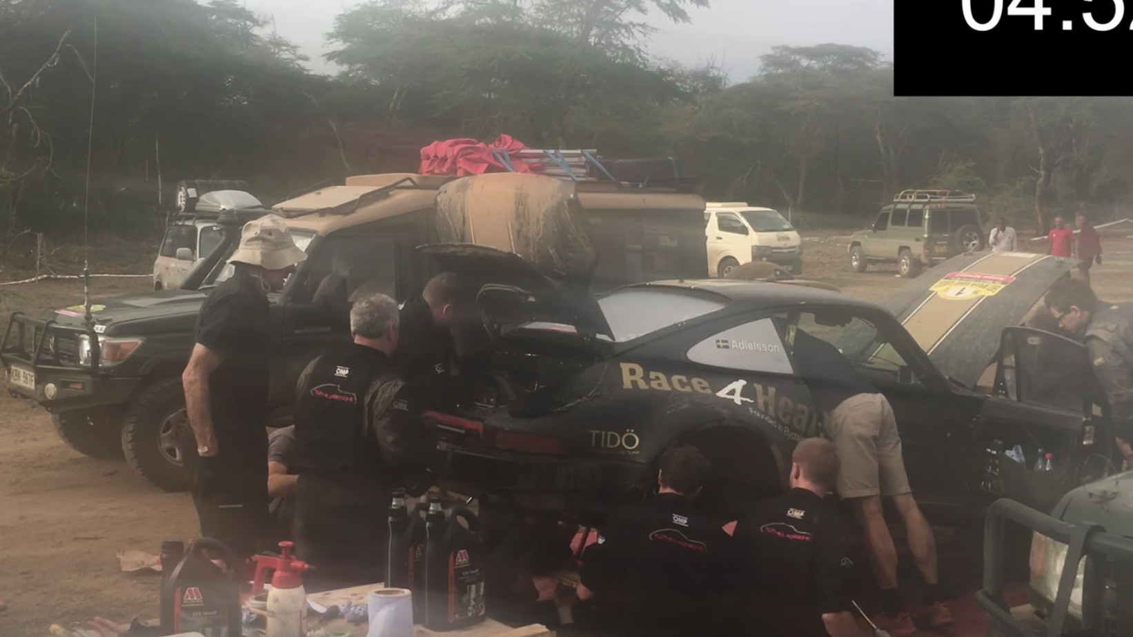A Porsche rally team swaps an engine and transmission in under 12 minutes