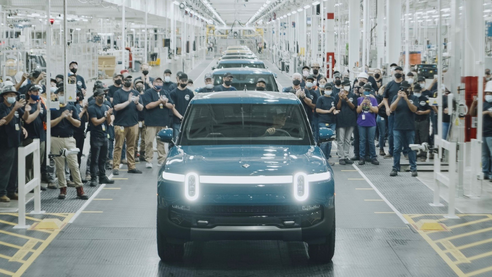 Malaise veelbelovend Begunstigde Rivian is making R1T electric trucks for customers, hasn't detailed first  deliveries yet