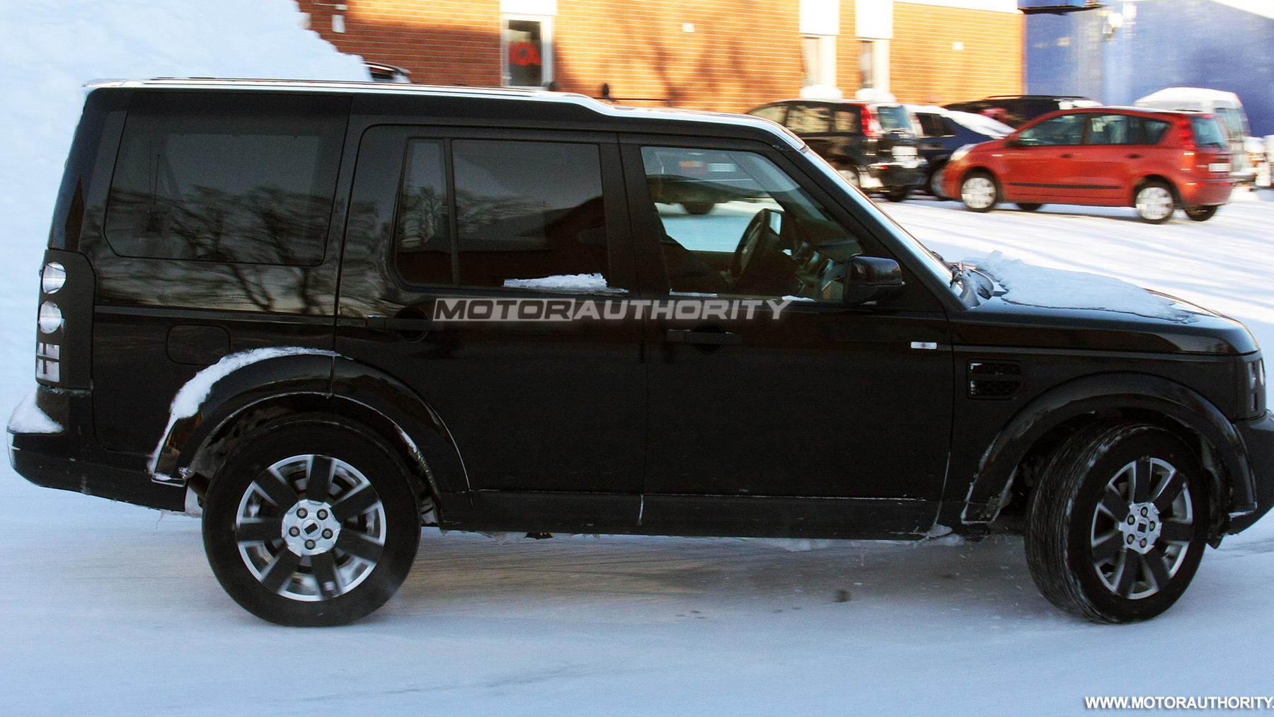 2010 land rover discovery facelift spy shots february 002
