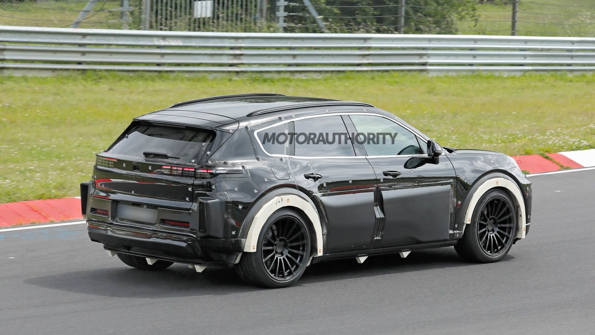 2027 Porsche Cayenne EV spy shots - Photo credit: Baldauf