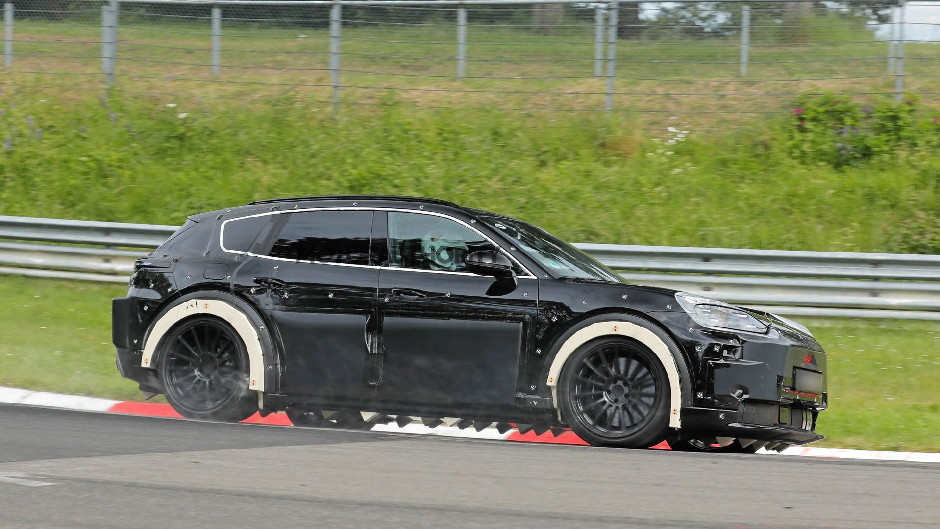 2027 Porsche Cayenne EV spy shots - Photo credit: Baldauf