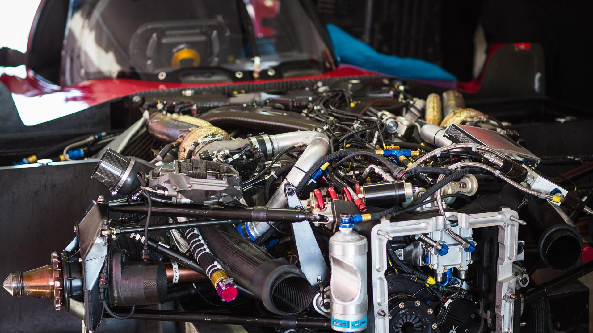 2015 Nissan GT-R LM NISMO LMP1 race car’s engine