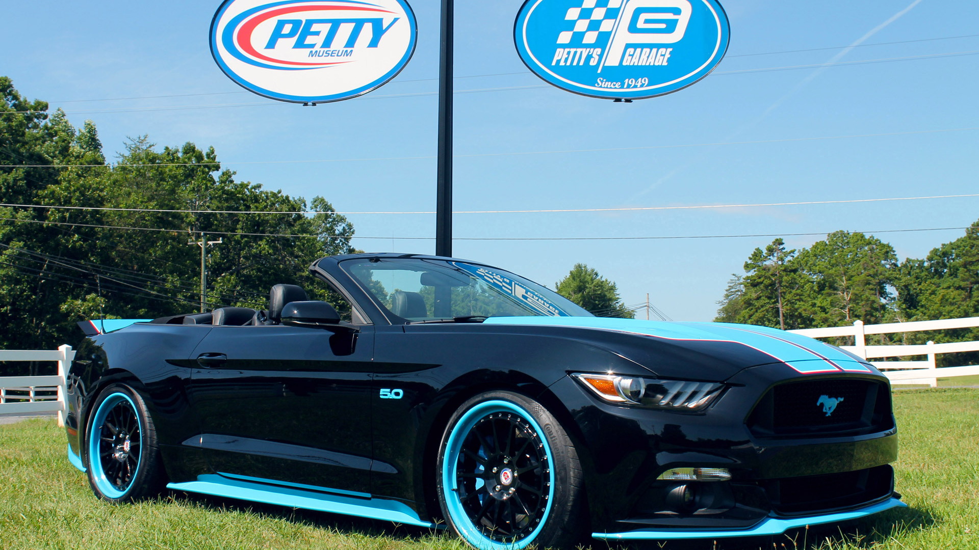 Petty’s Garage 2016 Mustang GT King Edition