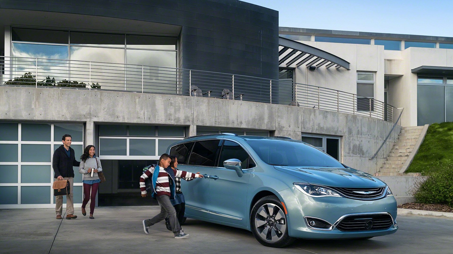 2017 Chrysler Pacifica Hybrid PlugIn Minivan Offers 30 Miles Of