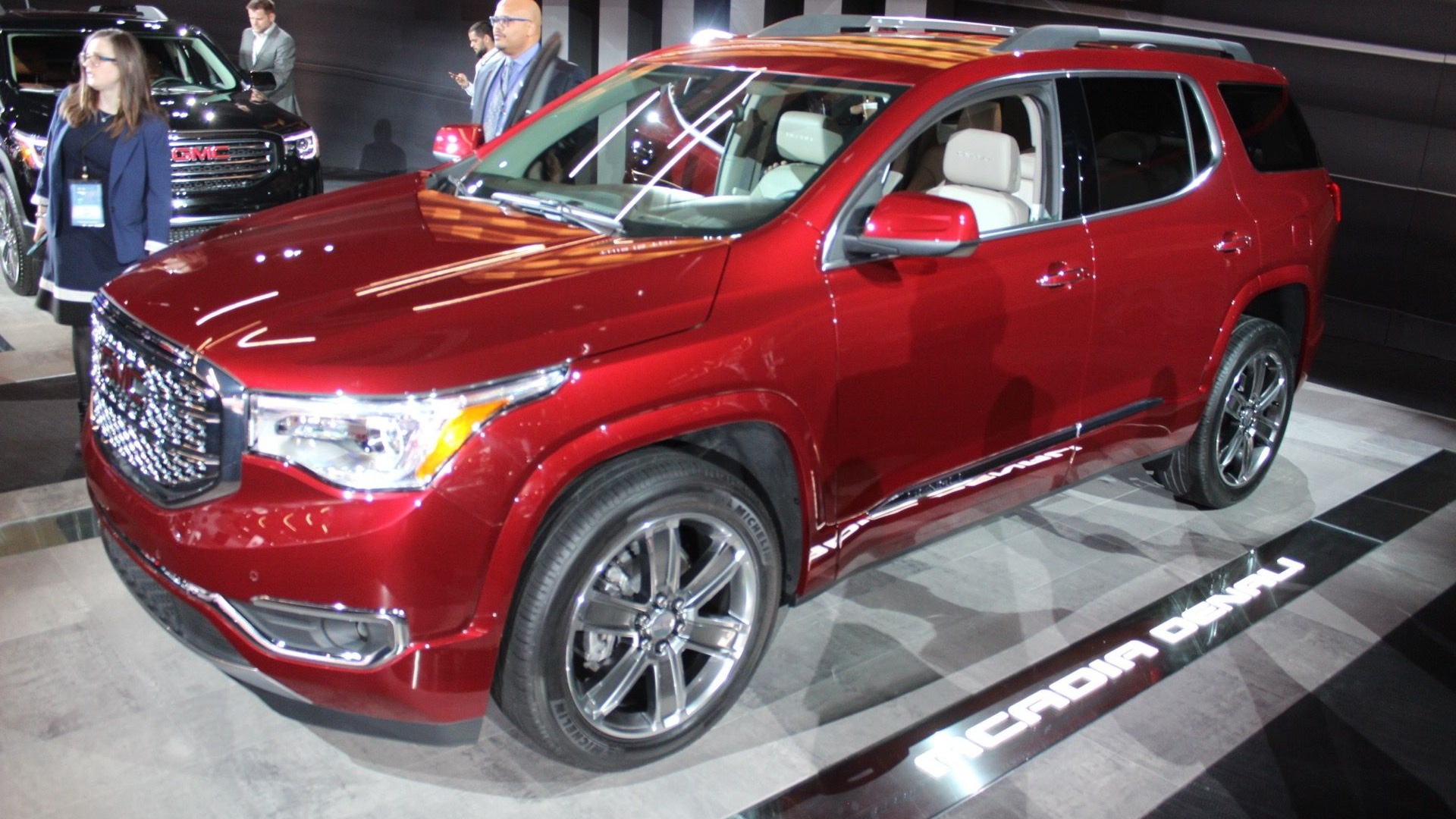 2017 GMC Acadia  -  2016 Detroit Auto Show live photos