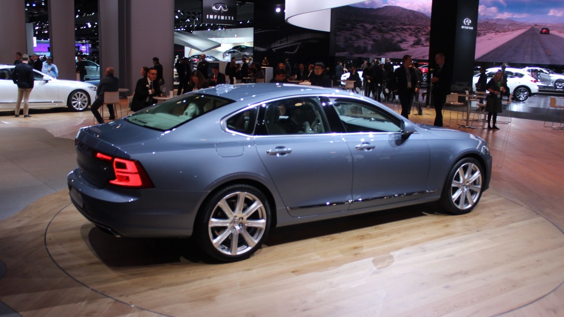 2017 Volvo S90  -  2016 Detroit Auto Show live photos