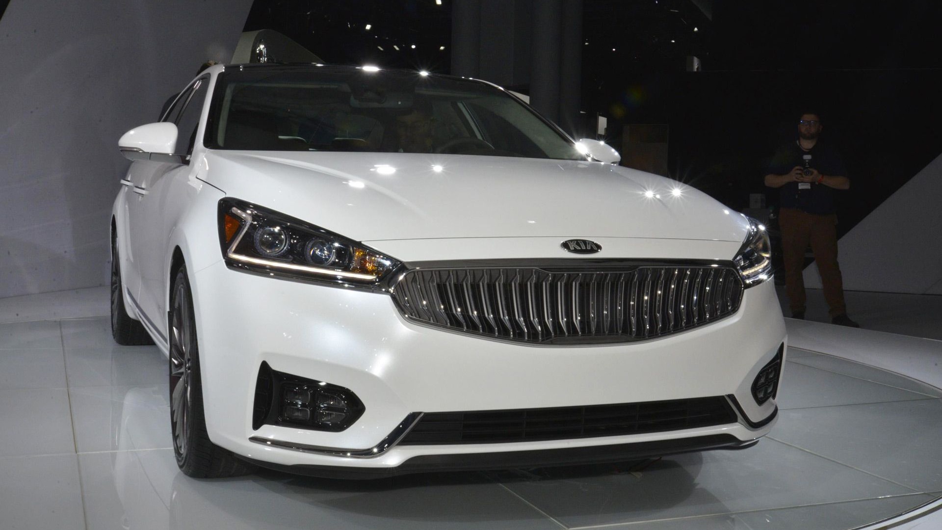 2017 Kia Cadenza, 2016 New York Auto Show