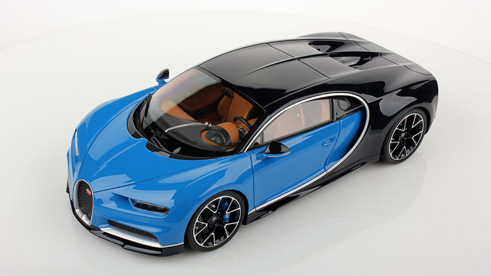 Bugatti Chiron 1:18 scale model by MR Collection Models