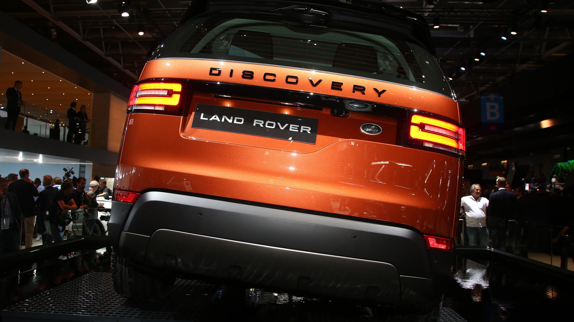 2017 Land Rover Discovery, 2016 Paris auto show