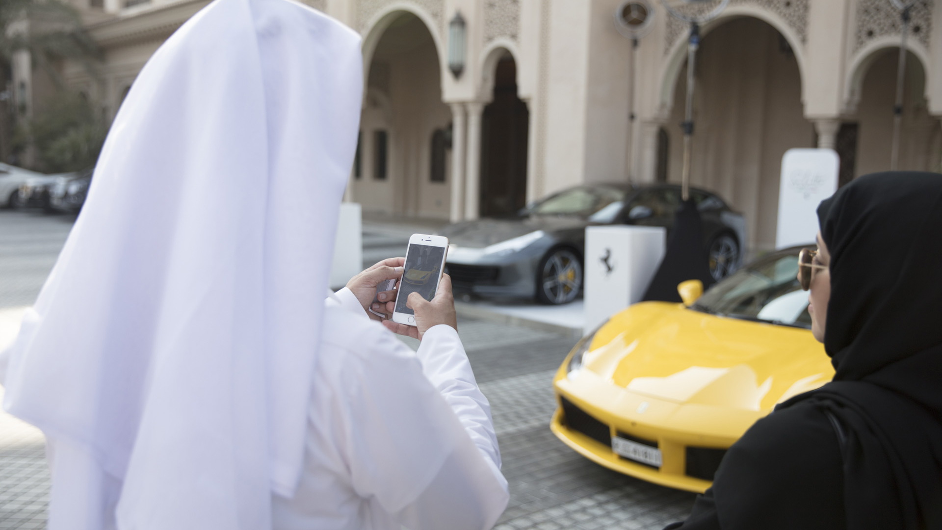 Salotto Ferrari Dubai