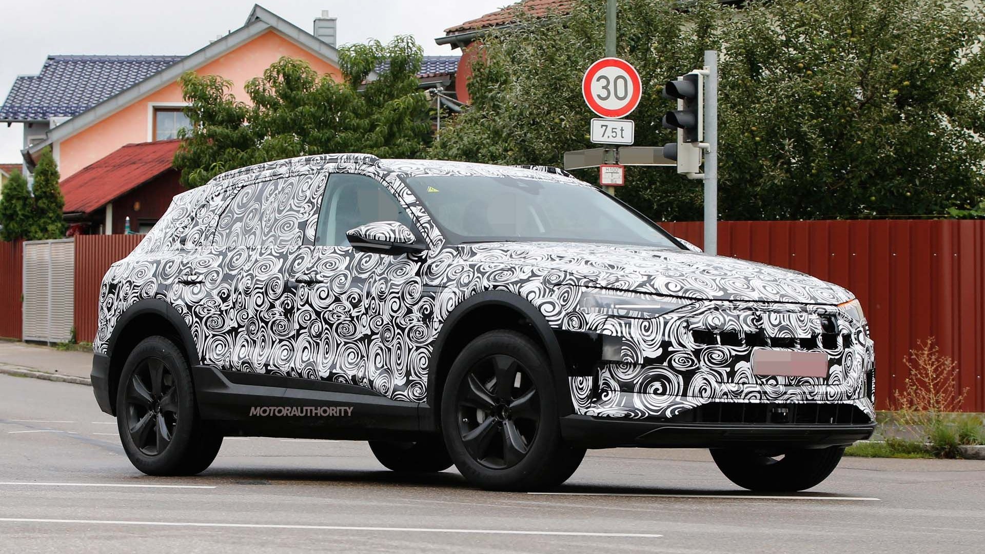 2019 Audi e-tron Quattro electric spy shots - Images via S. Baldauf/SB-Medien