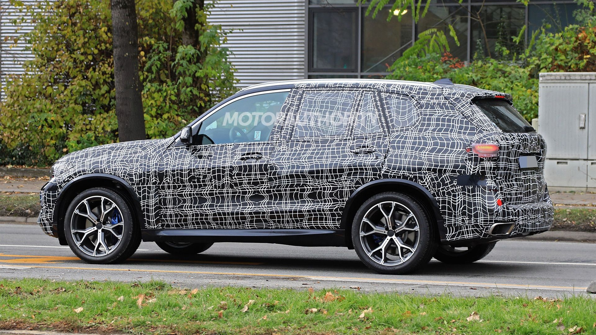 2019 BMW X5 spy shots - Image via S. Baldauf/SB-Medien