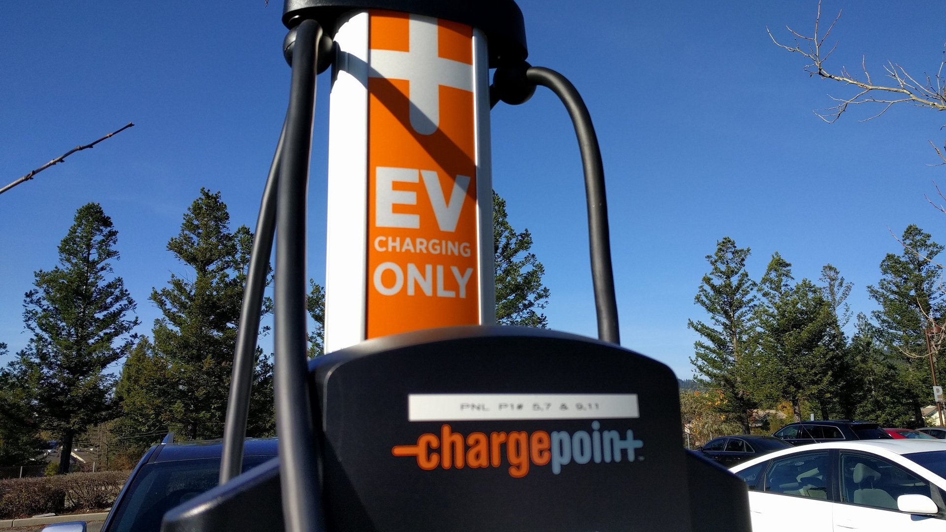 2018 Kia Niro Plug-In Hybrid charging at ChargePoint station, Santa Cruz, California, Dec 2017