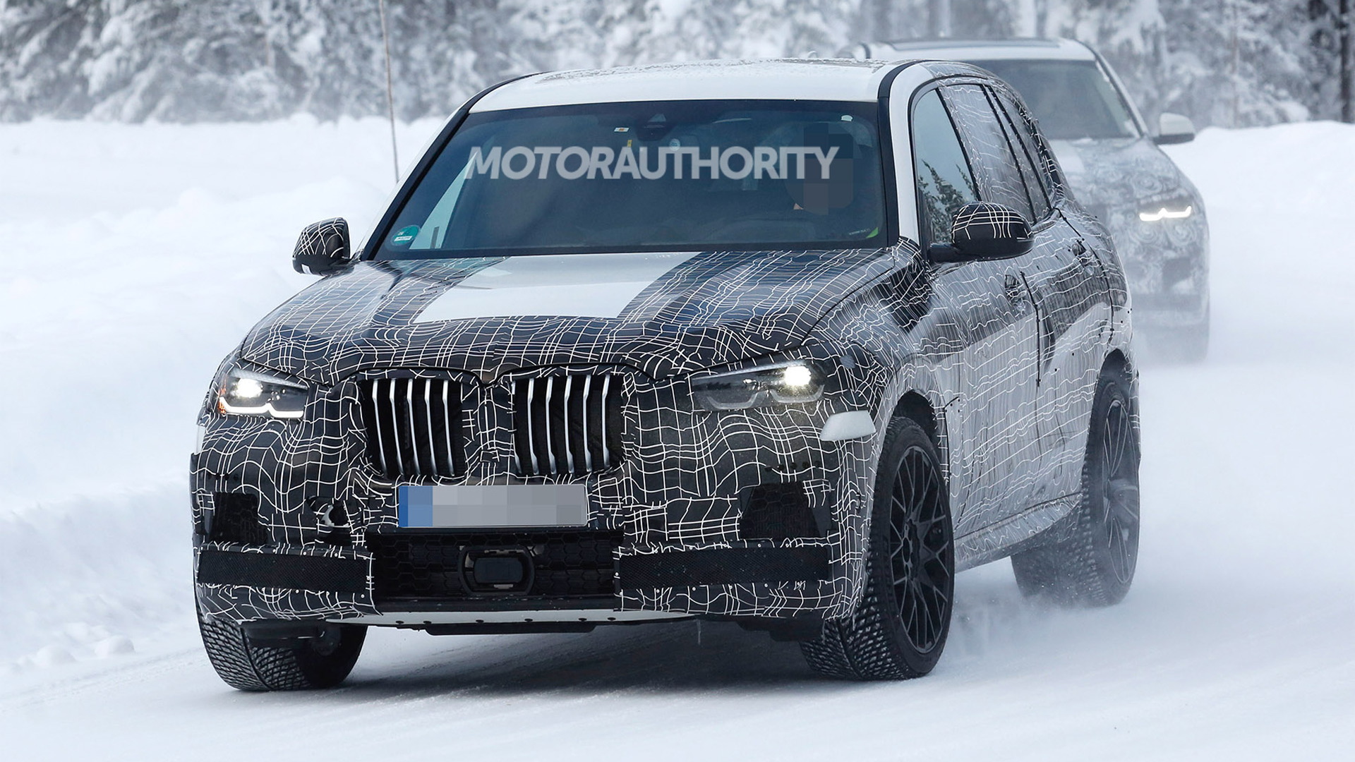 2020 BMW X5 M spy shots - Image via S. Baldauf/SB-Medien