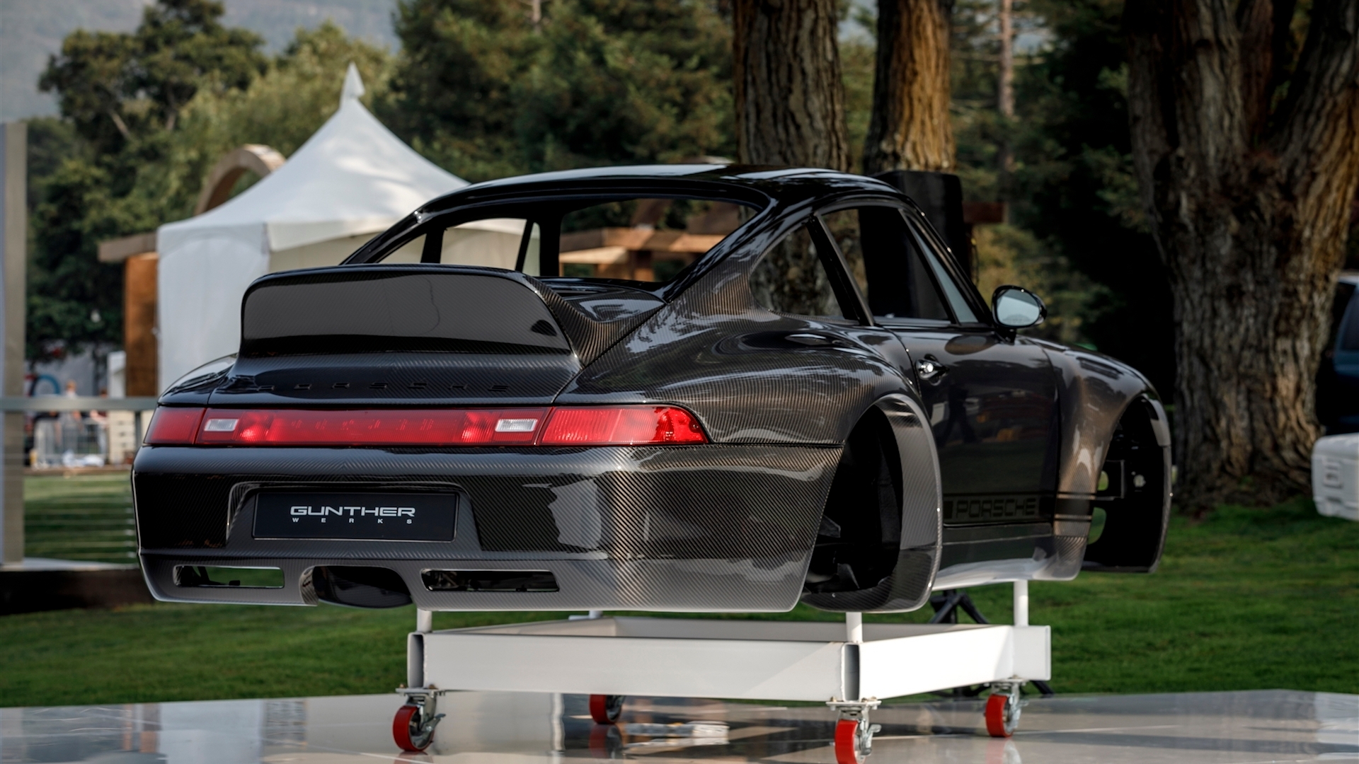 Gunther Werks carbon-fiber Porsche 993 911 body