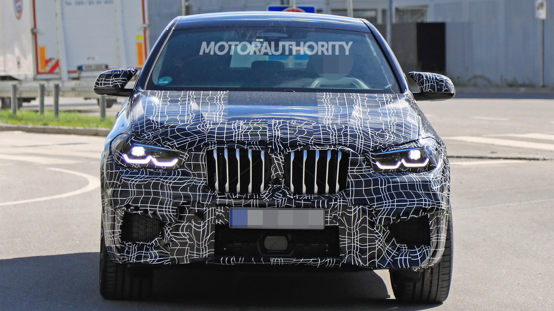 2020 BMW X6 M spy shots - Image via S. Baldauf/SB-Medien