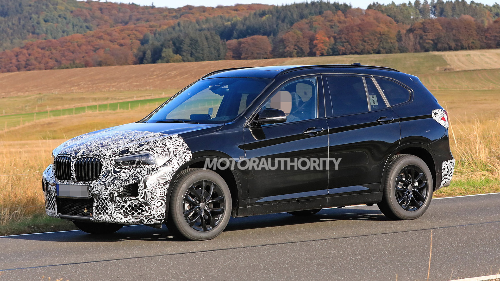 2020 BMW X1 facelift spy shots - Image via S. Baldauf/SB-Medien