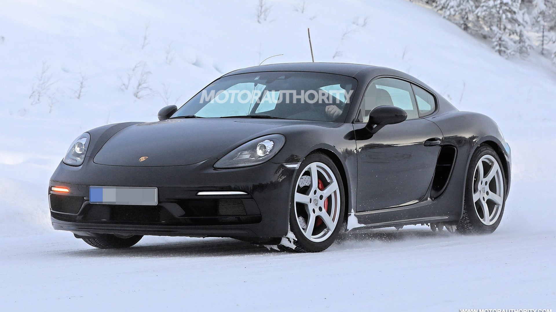 2020 Porsche 718 Cayman Touring spy shots - Image via S. Baldauf/SB-Medien