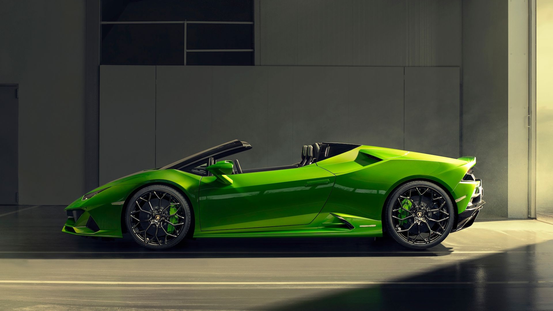 Lamborghini Huracan beats Gallardo's sales record in only 5 years