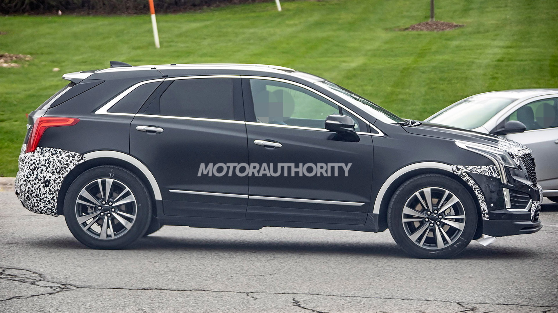2020 Cadillac XT5 facelift spy shots - Image via S. Baldauf/SB-Medien