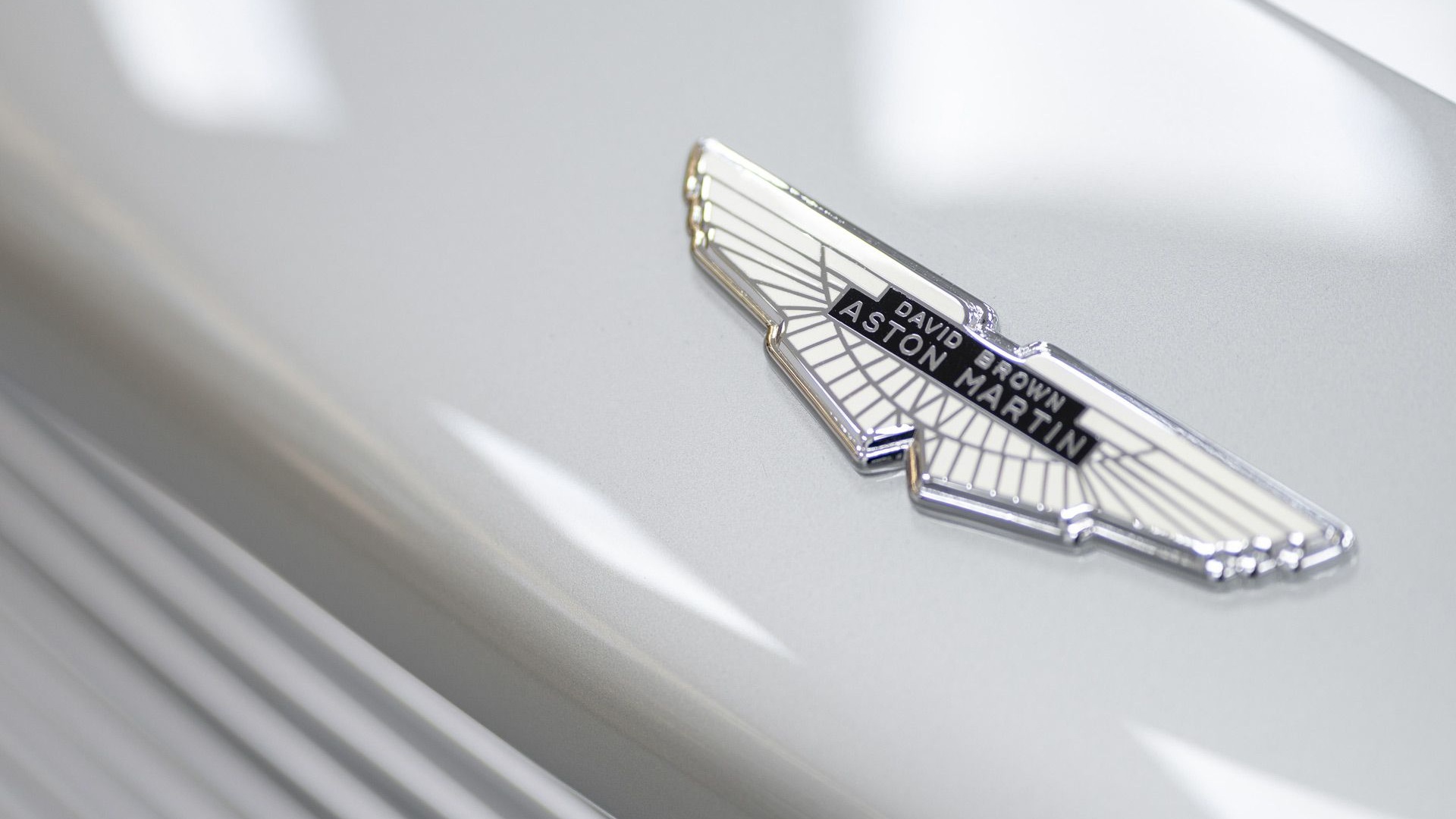 Aston Martin DB5 “Goldfinger” continuation car