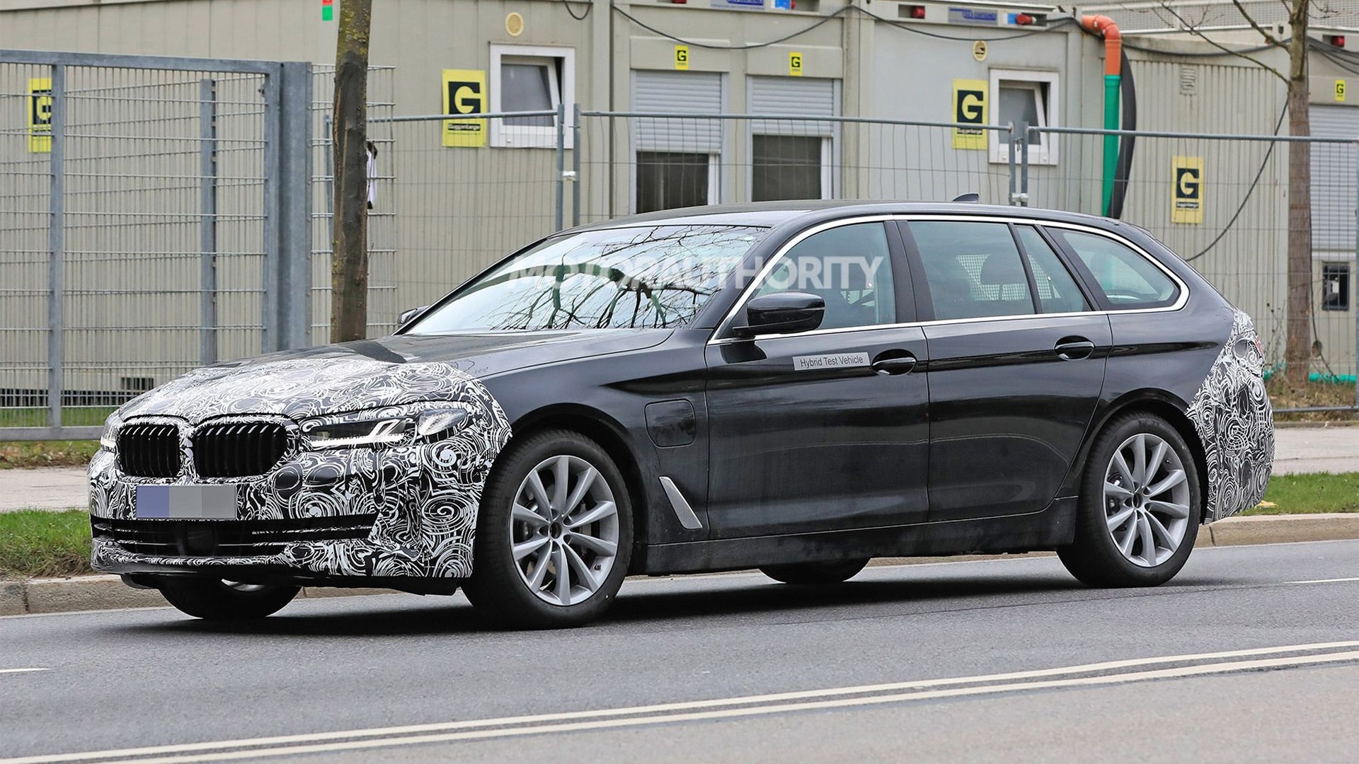 2021 BMW 5-Series Touring facelift spy shots - Photo credit: S. Baldauf/SB-Medien