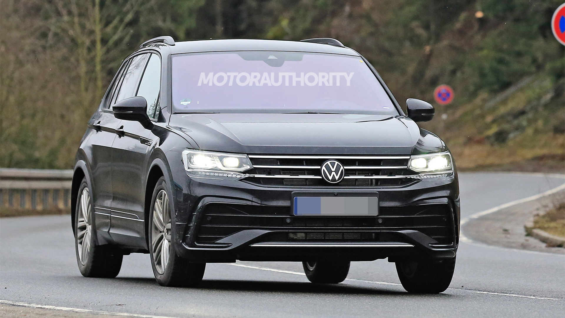 2021 Volkswagen Tiguan facelift spy shots - Photo credit: S. Baldauf/SB-Medien