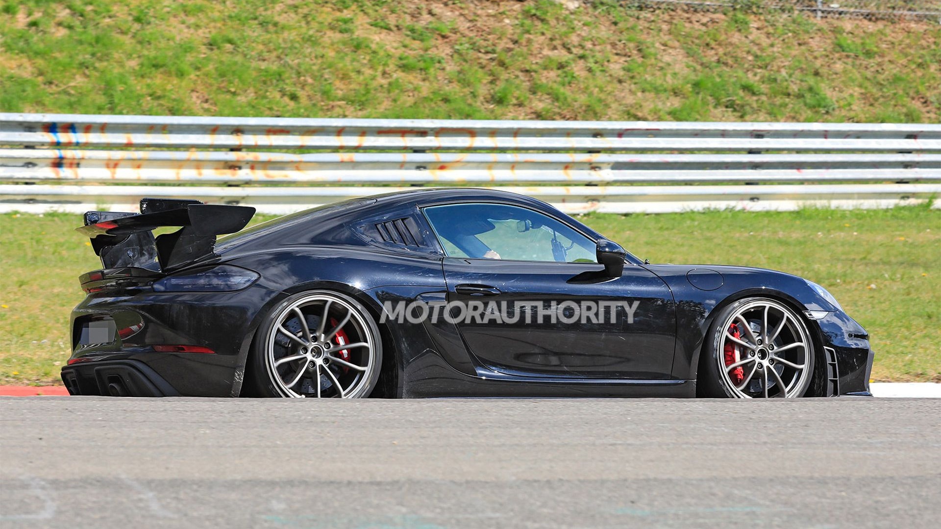 2021 porsche 718 cayman gt4 rs spy shots and video