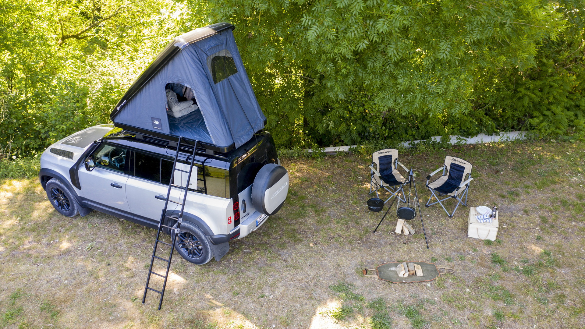 2020 Land Rover Defender 110 with Autohome roof tent