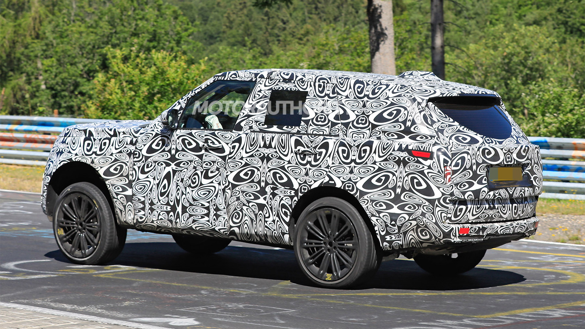 10 Land Rover Range Rover spy shots and video