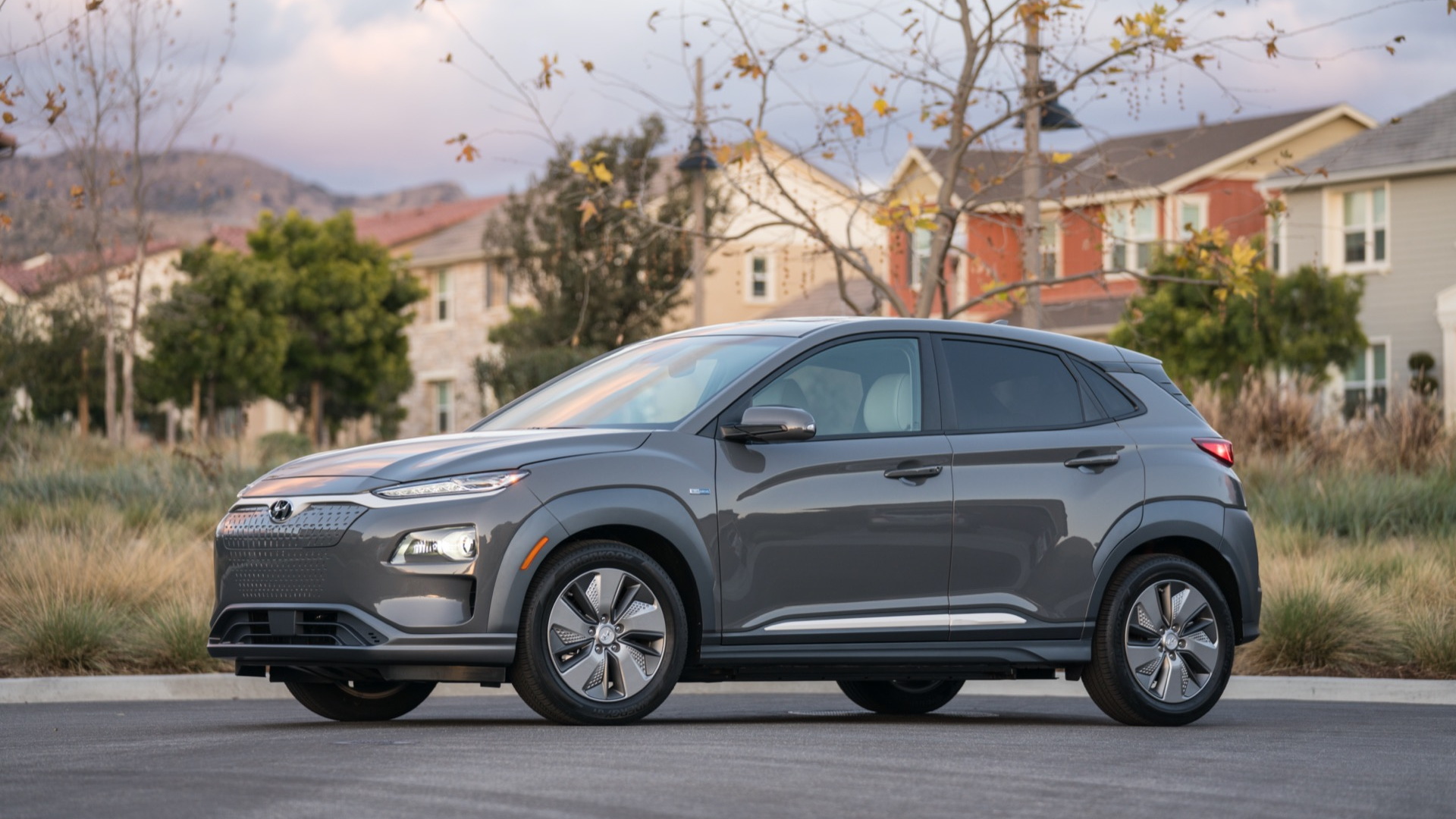 2022 Hyundai Kona Electric: Cleaner look and upgrades, with range and  efficiency intact
