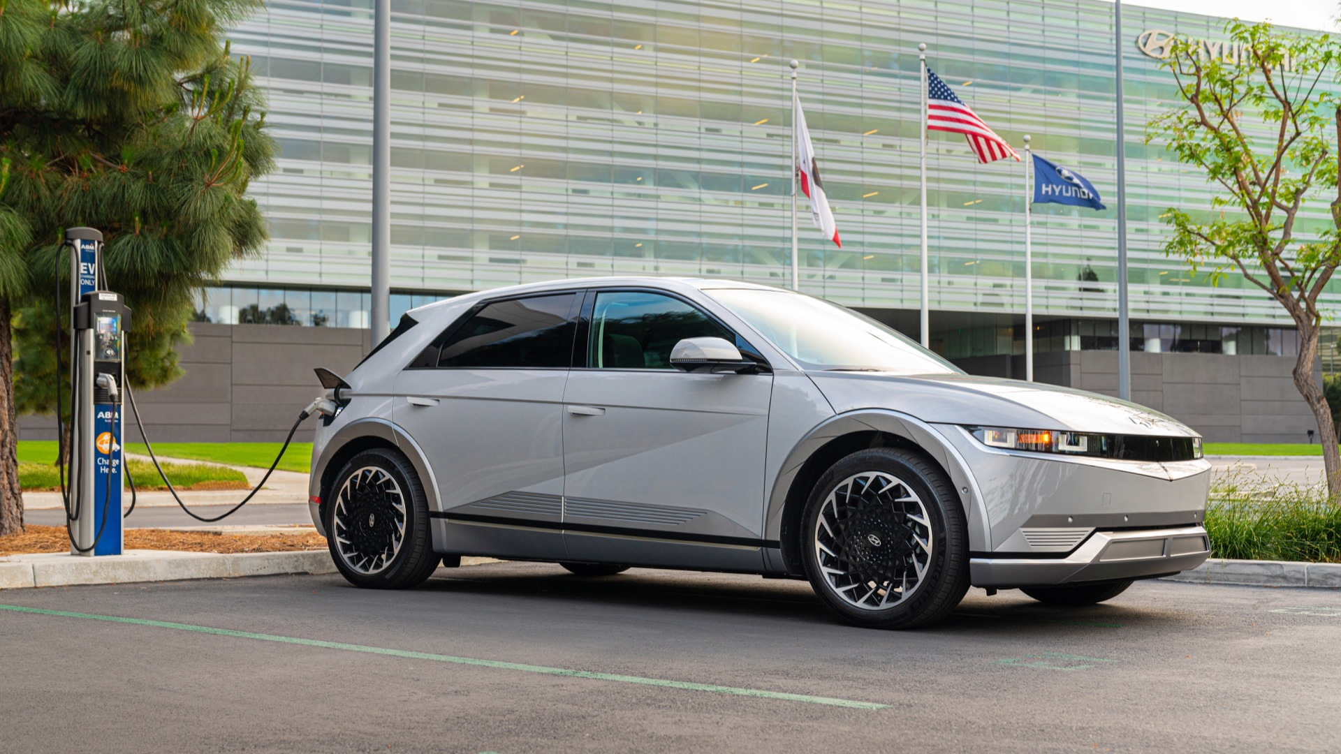 صوت ميت رسوم البريد  2022 Hyundai Ioniq 5: Targeted 300 miles, 18-minute fast-charging for  US-spec electric car