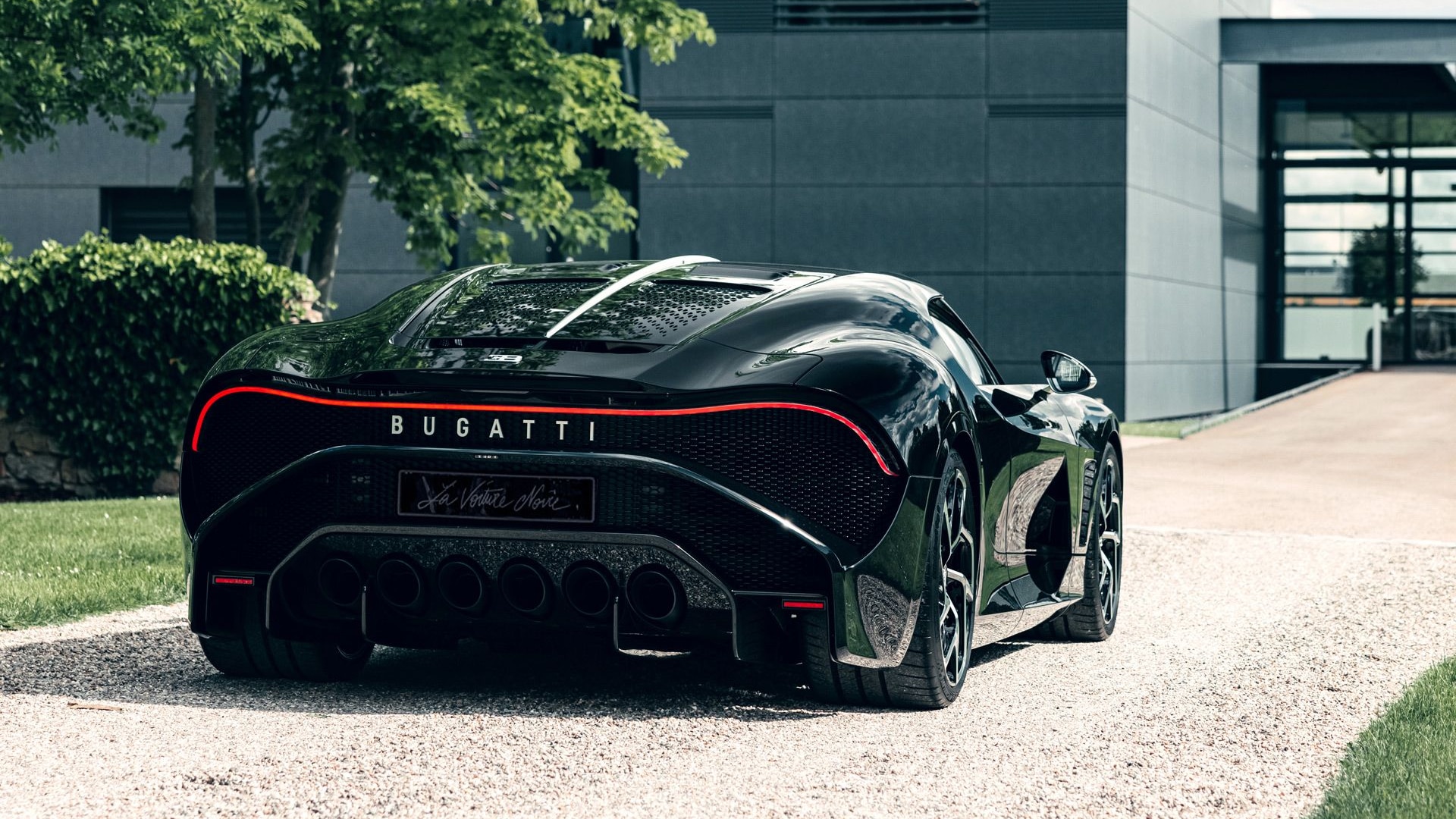 Raad eens overtuigen Opa 1-of-1 Bugatti La Voiture Noire finally ready for delivery