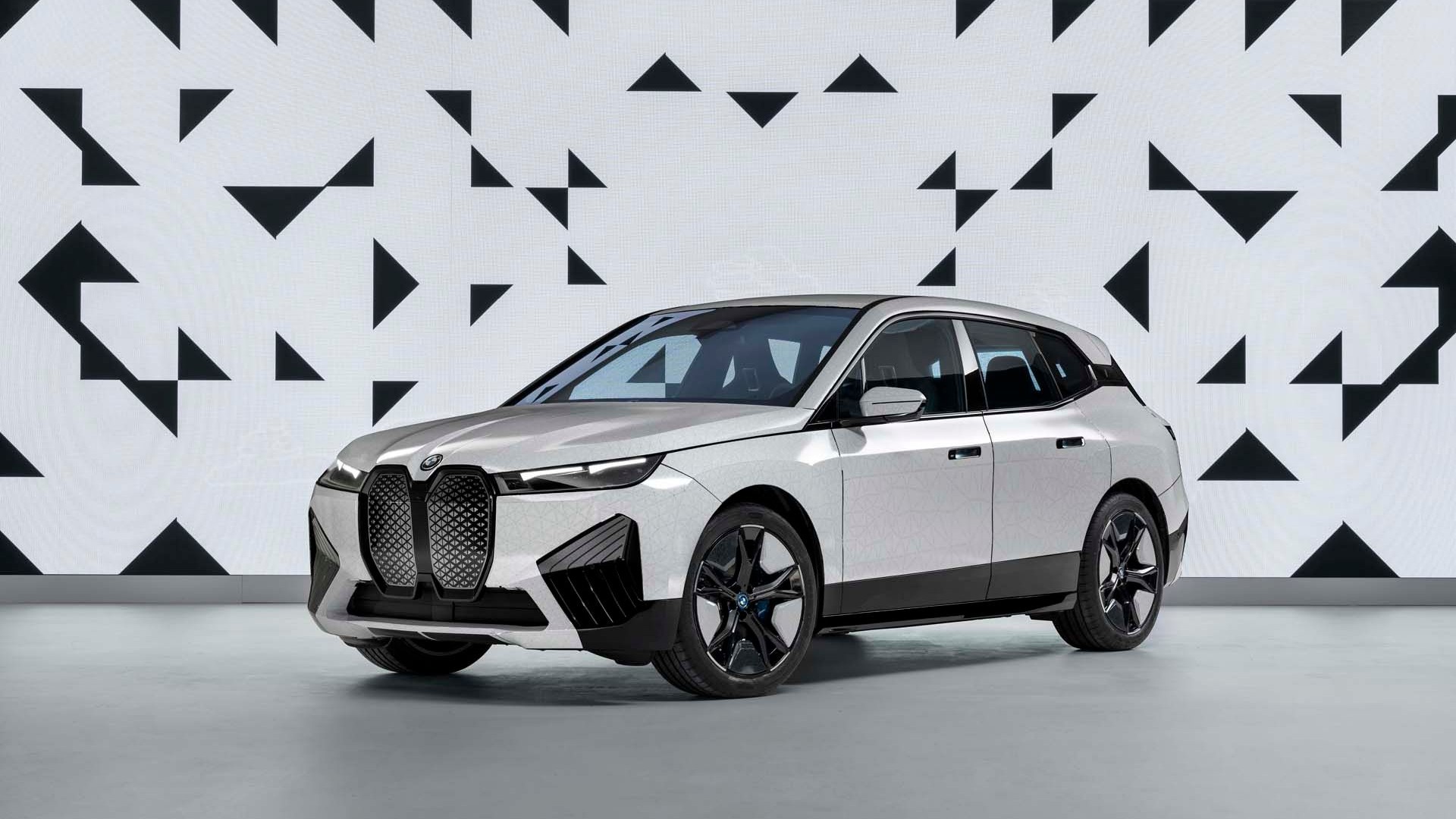 BMW iX Flow featuring E Ink