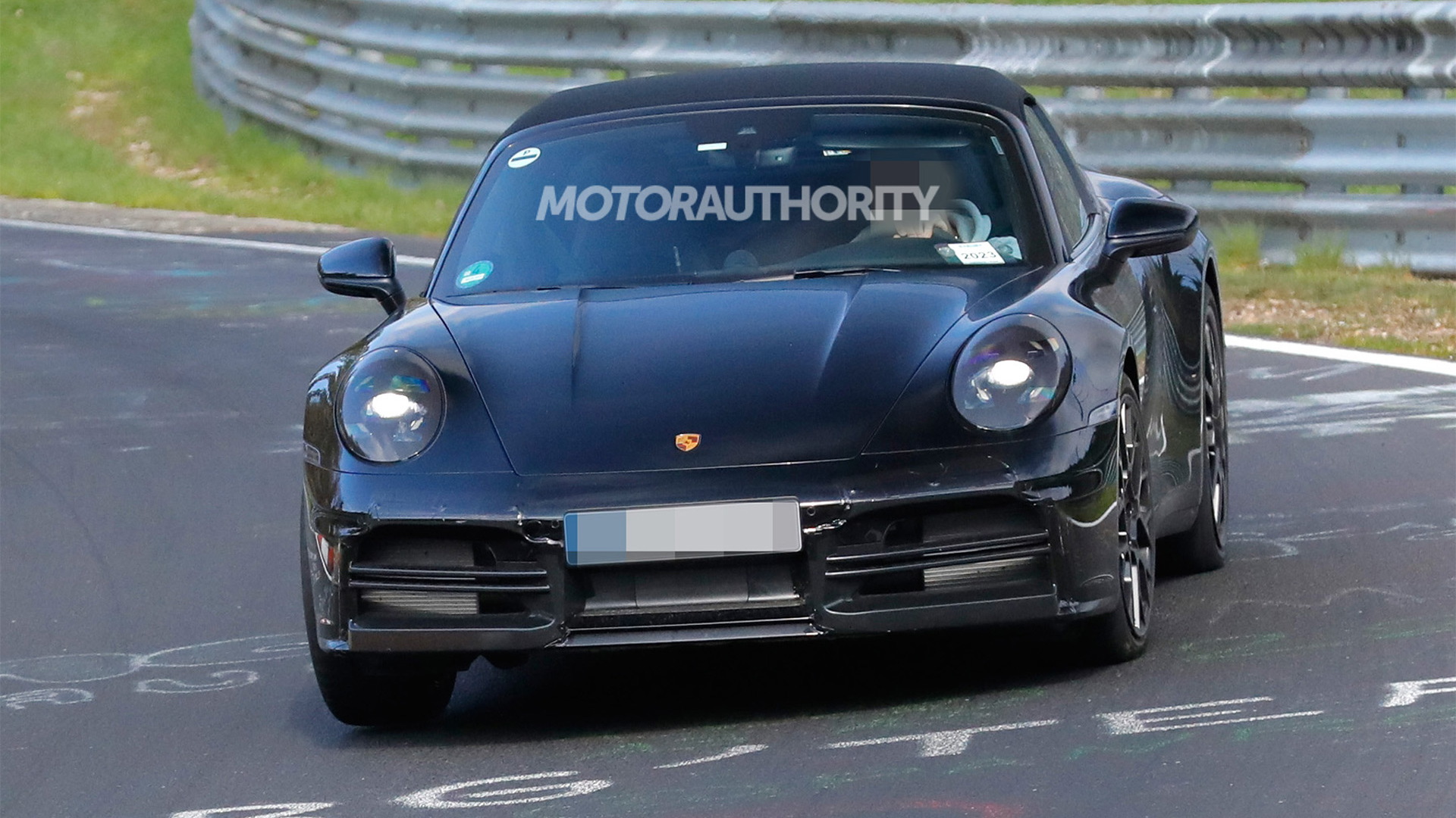 2024 Porsche 911 Targa facelift spy shots - Photo credit: Baldauf